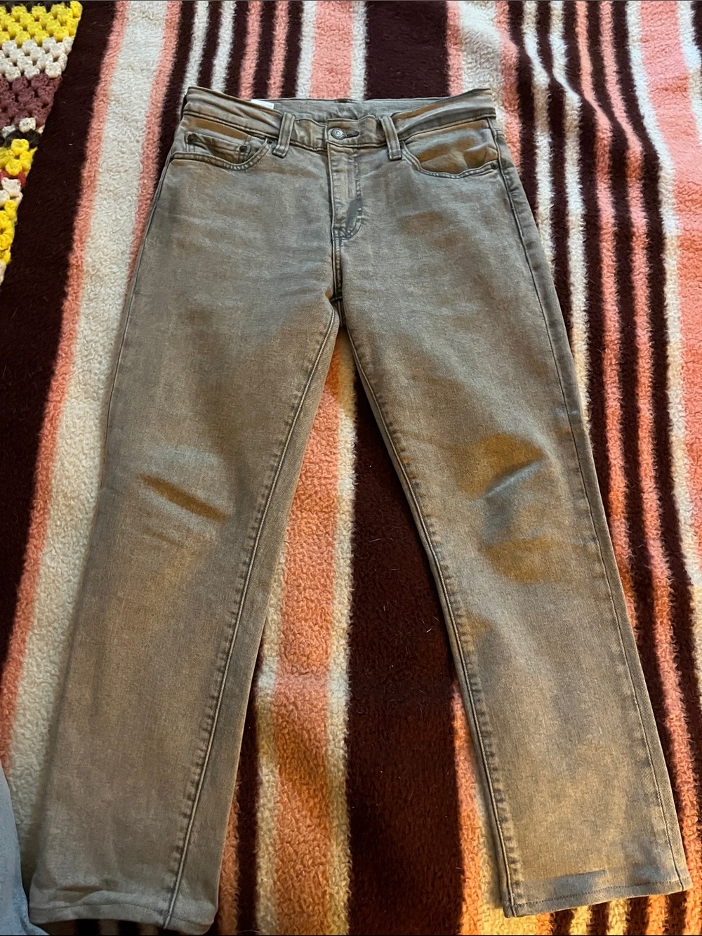 Levi's Men's Straight-Leg Jeans in Light Gray Wash
